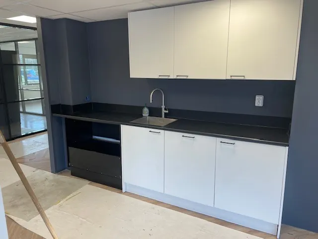 Pantry in een keuken, uitgevoerd door Klusbedrijf Gierveld in Hoofddorp