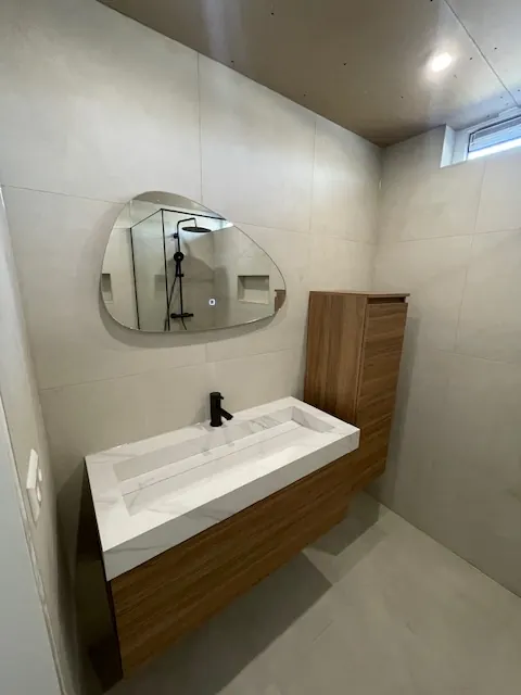 Badkamer in een badkamer, uitgevoerd door Klusbedrijf Gierveld in Hoofddorp