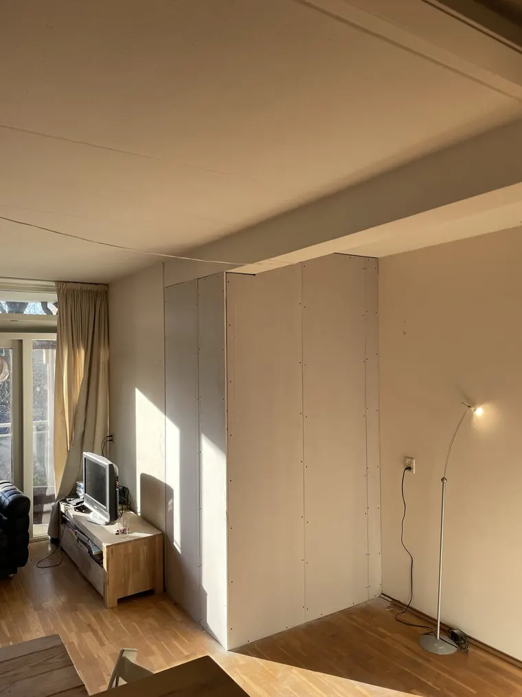 Scheidingswand in een woning, uitgevoerd door Klusbedrijf Gierveld in Hoofddorp