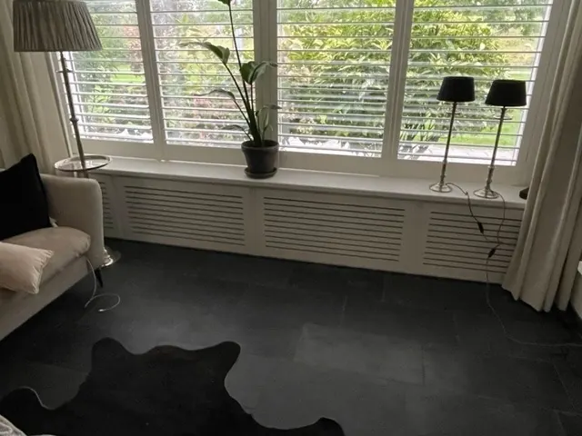 Radiator ombouw in een woning, uitgevoerd door Klusbedrijf Gierveld in Hoofddorp